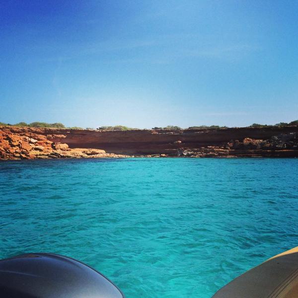 Charterenibiza's tweet photo. Para todos aquellos q creían q el #veranoibiza había terminado #alquilerbarcoibiza http://t.co/JUvXm7Bs0Y