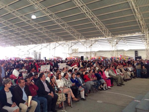 SSALUDVeracruz's tweet image. El gobernador @Javier_Duarte y el Srio #FernandoBenítez pusieron en marcha 3a Semana Nacional de salud en @AytoPerote