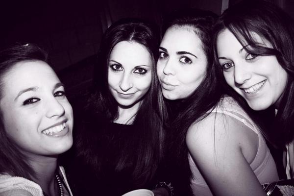 Cris_Karu's tweet photo. Gracias x hacer que mis dias con vosotras sea inolvidable os quiero churris  @9Tinajitas @CroketMss @2Nataliia http://t.co/hiOieiUFjL