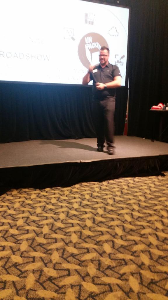 jessicahogan38's tweet image. #note4hal excited!