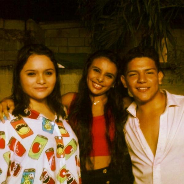 ShutUpDavalos's tweet photo. En en la #ProyectoGUAL @FiestaBlackBull  @PaoGonzaalez_  @ale_mo_ortiz http://t.co/Gu5MMWiNXm