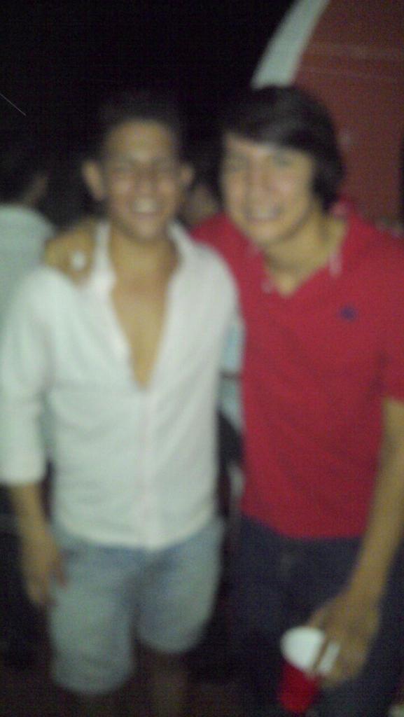 ShutUpDavalos's tweet photo. En en la #ProyectoGUAL @FiestaBlackBull  @PaoGonzaalez_  @ale_mo_ortiz http://t.co/Gu5MMWiNXm