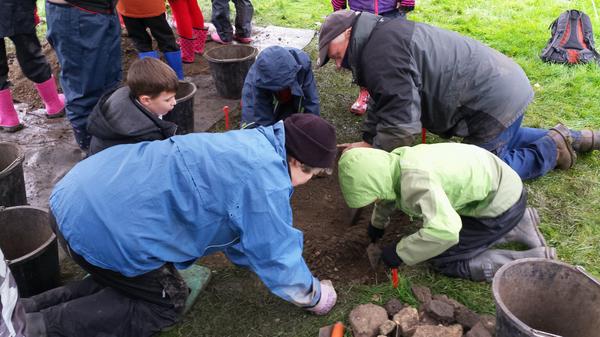 MBArchaeology's tweet photo. The heavy rain didnt stop the kids digging and sieving with us! http://t.co/6E9KxgB1KP