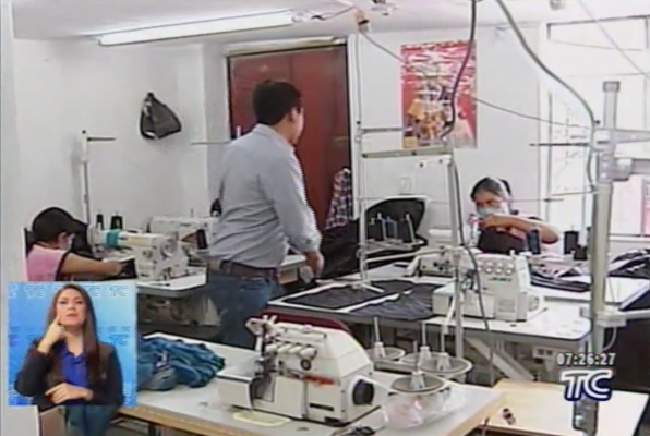 tctelevision's tweet photo. |PAÍS| Gobierno estudia la posibilidad de establecer un tope a utilidades de ciertos sectores. http://t.co/A63x2SRVTZ http://t.co/sYRpbhSKSD