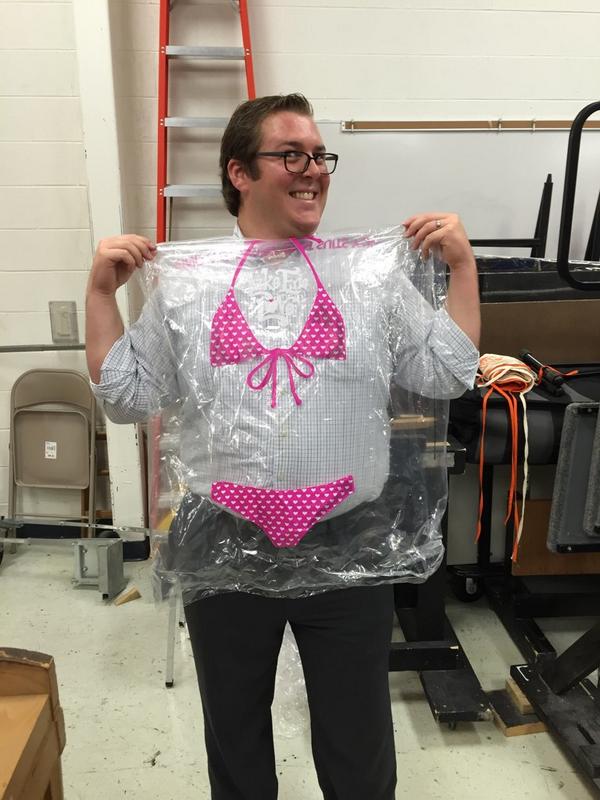jackieYeomans's tweet photo. So this happened today #fundirector #lookinggoodinpink @OHS_Keynotes http://t.co/TQ4x8rxCfX