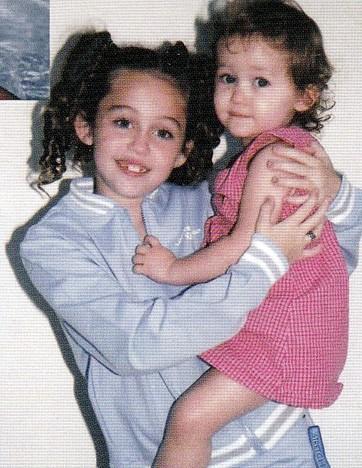 LeandroaAzmat's tweet photo. Can fetus Miley &amp; Noah get 100 RTs? Awww 😘😘😘 http://t.co/Hr311zQsbx