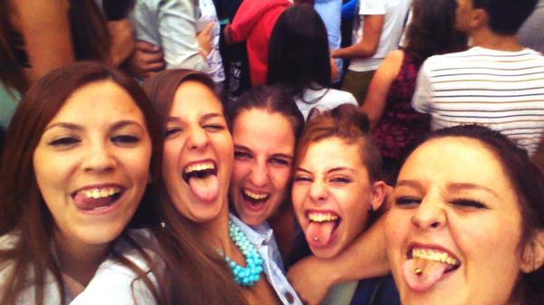 Aurorillaa's tweet photo. Foto mítica ... Las caras lo dicen todo 😁😝 http://t.co/WBF3F7hjxt