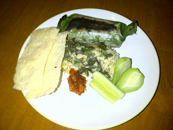 Penampakan nasi bakar isi ikan untuk bekal sekolah anak2 besok