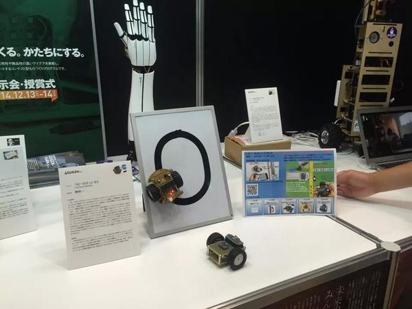 jksoft913's tweet photo. 明日から開催されるCEATEC JAPAN 2014でうおーるぼっとBLEの試作機とうおーるぼっとminiが展示されるよ。 #wallbot http://t.co/7lkl3ZOrwQ