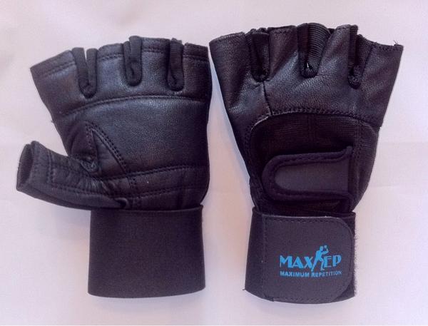 MaxRepLtd's tweet photo. **COMPETITION TIME**
FOLLOW &amp; RETWEET to win a pair of premium weight lifting gloves. Winner announced at 10.30pm! http://t.co/BUjOPdRmkv