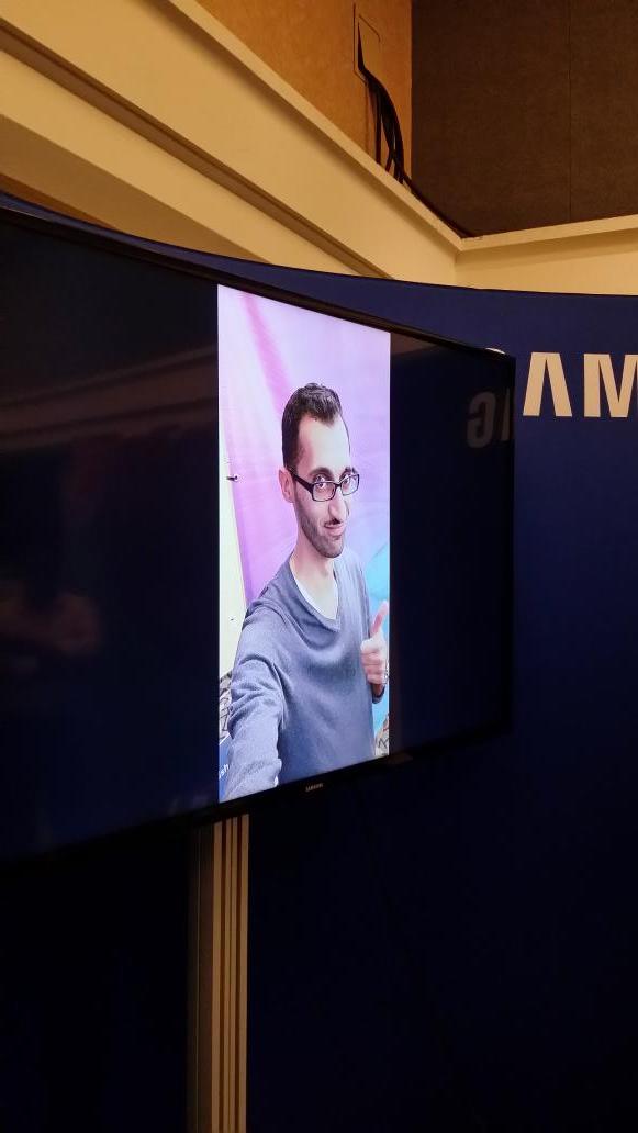 YNWAeth's tweet image. #Note4HAL Selfie of myself on the Note 4 with a self timer .. I look good ;) lol