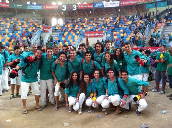 SuricatesCdV's tweet photo. Foto de família d'ahir a Tarragona. Orgullosos de pertànyer a aquesta colla @Verds i de la gran afició Vilafranquina! http://t.co/OIWNmg2KtJ