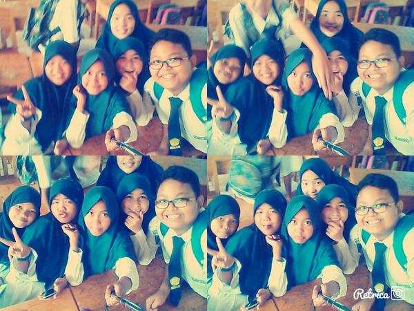 nabilaaaaap's tweet photo. #sekolah w/ gendut,hanna,yulia,yeni,sikembar;;) http://t.co/Urr0XXHUf7