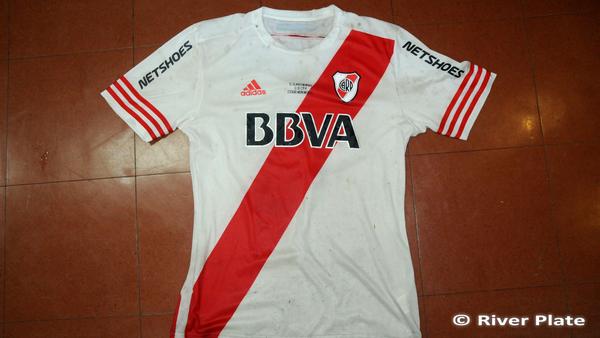 Para participar por la camiseta superclásica de Rojas, mencioná a <a href="/CARPoficial/">River Plate</a> + #CamisetaRojasCARPoficial.