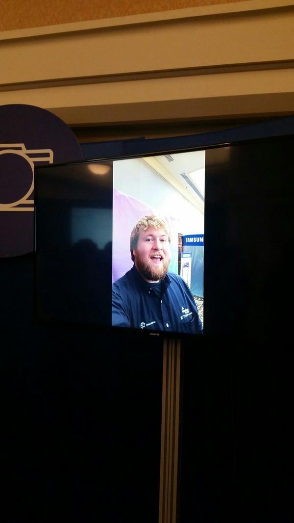 ahall_alex's tweet image. rear cam selfie! Yep, that&apos;s me, and I&apos;m beautiful thanks to the Samsung Note 4! #Note4HAL