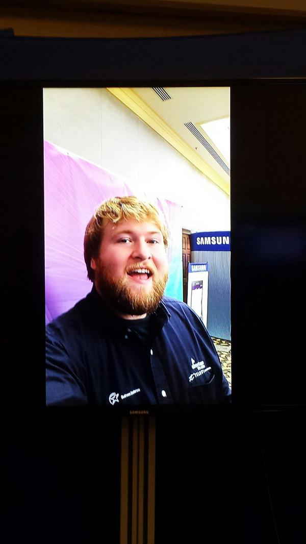 TheFalkonite's tweet image. I know this guy! #Note4HAL he thinks I should get a note 4 for tweeting this! @ahall_alex