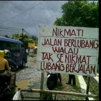 vespatimeline's tweet image. @TonightShow_NET NIKMATI JALAN BERLUBANG WALAU TAK SENIKMAT LUBANG BERJALAN #HDITonightshow