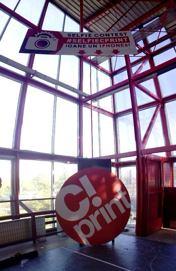 Preparando la zona del concurso #selfiecprint en #cprint