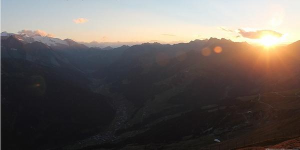 hansterbraak's tweet image. De zon neemt afscheid in het #Tuxertal (18.40 uur). #Oostenrijk