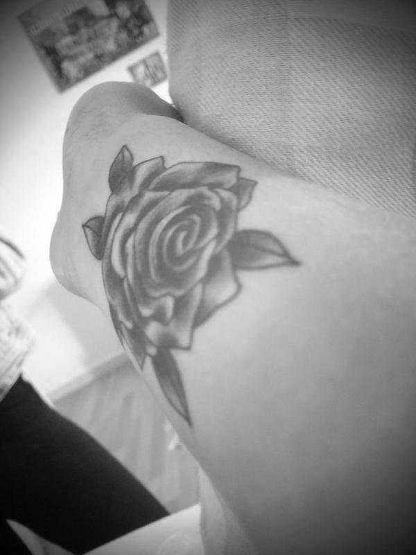 Pauladufort's tweet photo. RositaπΊπΊπΊ Para toda la vida conmigo. #tattuu http://t.co/ZEi03UgAlT