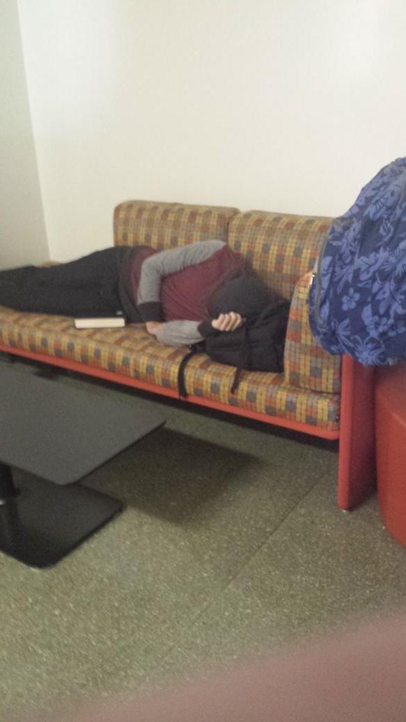nerdycollegeguy's tweet image. Sorry dude, but this couch is not meant for naps. #SharedResource #GetTheHeckUp