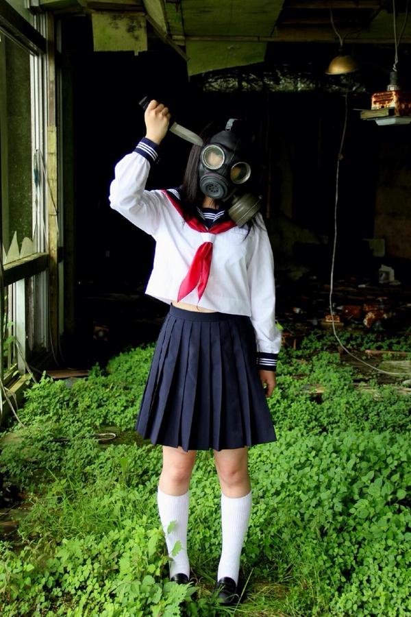 脳裏に焼きついて離れない セーラー服 ガスマスク がワケわからなすぎて癖 カリスマトーク 女の子のカワイイを発信するメディア