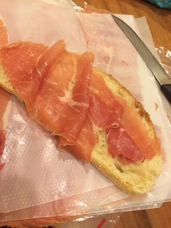 tiDYLwave's tweet photo. Prosciutto e pane 😍😍😋🇮🇹 #imitalian #notkorean http://t.co/5jgBtbqm6L