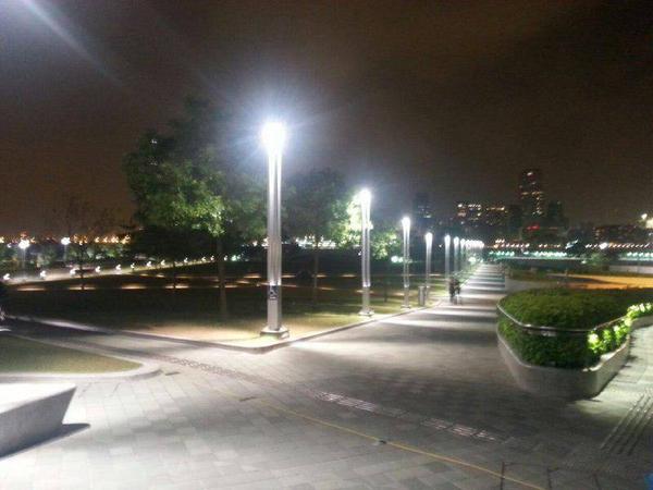 UmbrellaInfoCen's tweet photo. 0223 添馬公園/立法會討論區/添美道現況 #OccupyCentral #OccupyHK #UmbrellaRevolution #UmbrellaMovement http://t.co/OdGqVQ8hCe