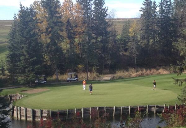 wolfcreekgolf's tweet photo. Our buddy @MattTheNews braving the breeze at The Wolf #linksfactor10 #skipworkplaygolf http://t.co/j3rsPdvXRP