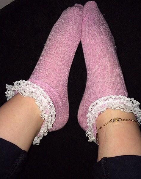 queenbeccax1's tweet photo. My cute feet.. Love these socks <3 #findom #femdom #brat #HumanATM #amazonGC #spoil http://t.co/4IM3mXstz7