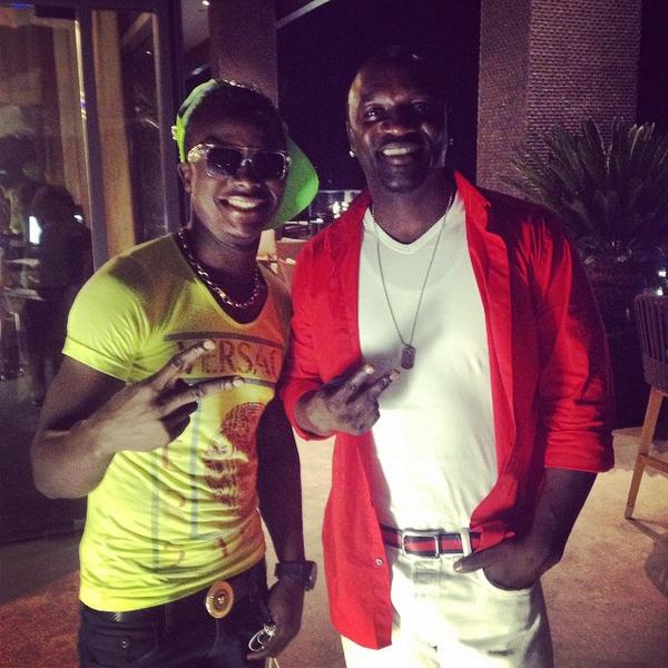 WorldofAkon's tweet photo. @Akon with #PHIlray yestaerday #DominicanRepublic http://t.co/dixZfzAgPC