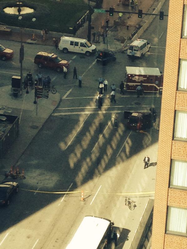 Startup_STL's tweet image. Five gunshots one dead two others injured in front of drury hotel downtown stl.