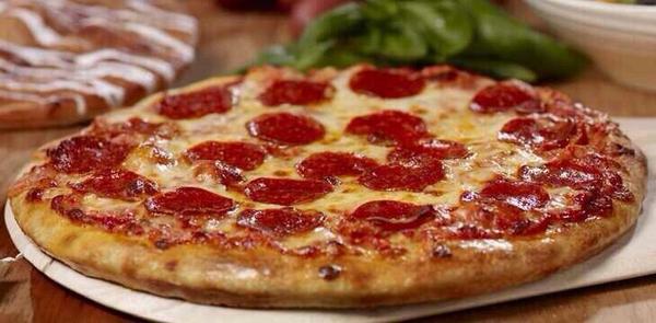 GSTreecare's tweet photo. School Xmas fairs &amp; other party events! CHECK OUT @PizzastreetUK 🍕🍕🎅🎄🎁 @R2GoBromley @Orpington1st #BeckBromFL RT http://t.co/1DsnzYng4l