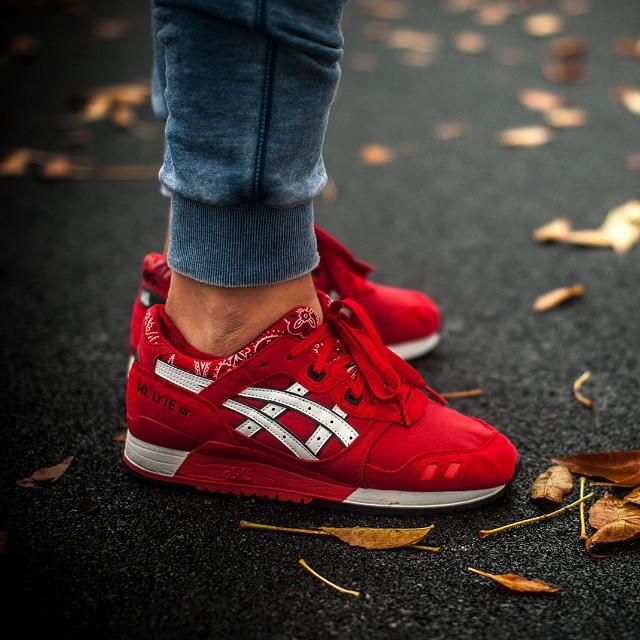 Sneaker Shouts™ в Twitter: „On foot look at the "Bandana" red ASICS Gel-Lyte  III. Grab a pair here: http://t.co/rdlrjKsozx http://t.co/AWuDFV3smT“ / X