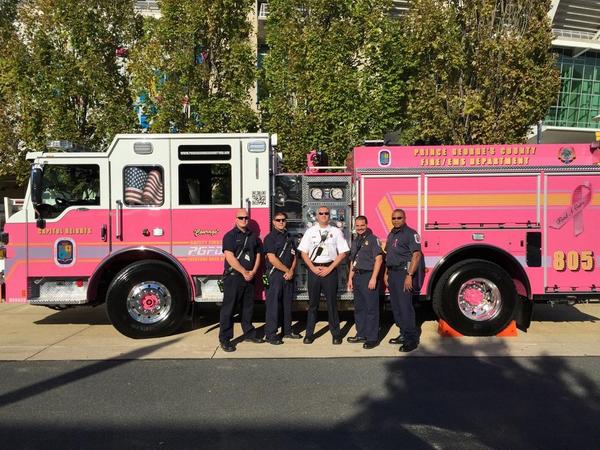 PIOMarkBrady's tweet image. #NFL #CRITICALCATCH #BREASTCANCERAWARENESS outside of Gate A #FedExField PGFD Pink Pumper and Batt Chief @akpantelis