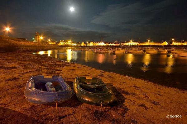 Kent_Bro_Glazik's tweet photo. "Léchiagat sous la lune" photographié par ©NONOS #Bretagne http://t.co/dVgcYcUoav