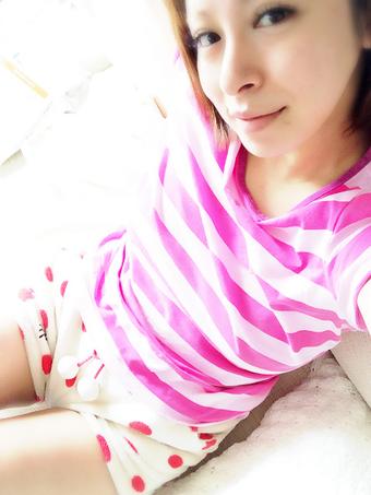 今日は、お休みー！すっぴーん。 夜からジムいこー。 その前に美容室いくか、いかないか！(._.) http://t.co/ft6BD0w2Hv<a href="/tag/b612"class="tags"><span>#b612</span></a>