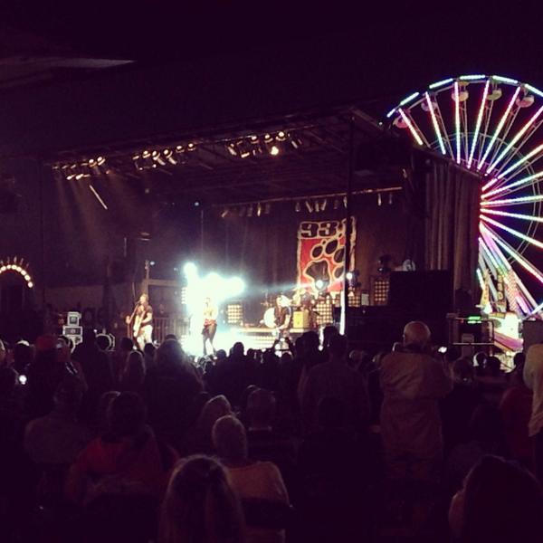 LBarnhardt09's tweet photo. Cotton candy and country music @parmalee #fall #dixieclassicfair http://t.co/wpMUU7oga8
