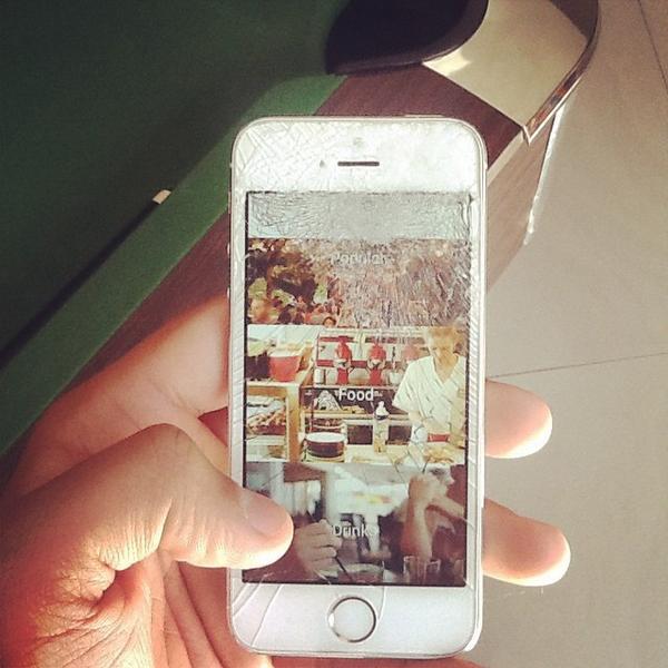 _mlkman's tweet image. That one time when you use your @yuppapp and your phone explodes because of the awesomeness!! #yupplifeproblems