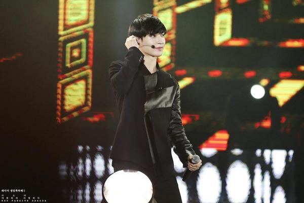 exodasoda's tweet photo. #HappyBirthLay #HappyYixingDay 사랑하는 레이야 생일축하해-:) http://t.co/L2Juta7lV3