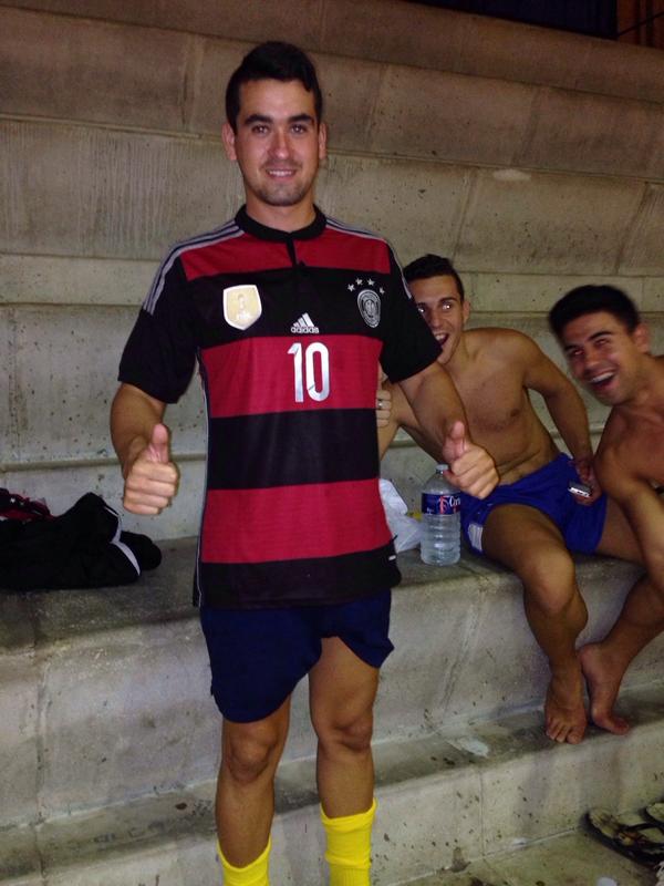 LA_MerkelsFS's tweet photo. L.A.M @delgazan @Jorge_ct89 @pepeltornas #Kini http://t.co/MNKprpbPhc