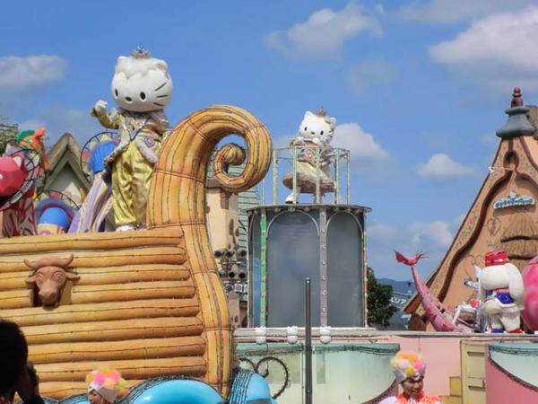 ハーモニーランド 公式 V Twitter 宇宙と生命 見えないものの大切さ をテーマに 壮大なスケールでお贈りしてきた驚きと感動のエンターテイメント パレード ノア は11 9で最終上演 みなさんお見逃しなく Http T Co Jbd8m3dzfm