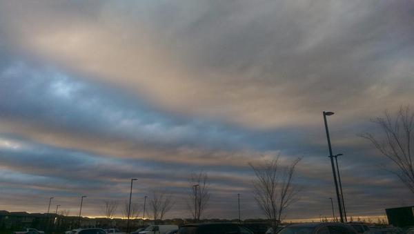 Skydefenders's tweet photo. #manmadeclouds are creepin me out #geonengineering IS real! http://t.co/1tCRixZVDN