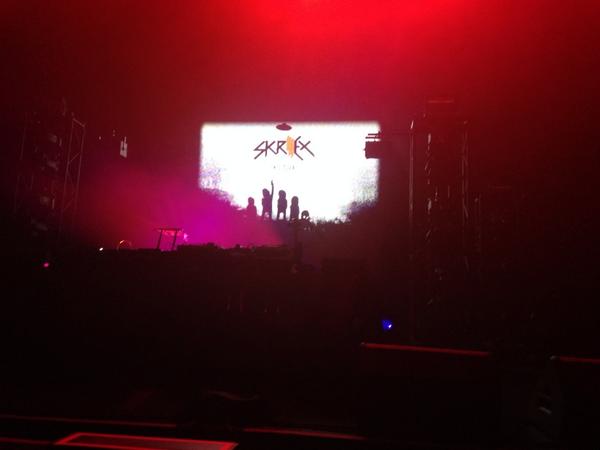 TexasEDMFamily's tweet photo. Front row! #TeamUpFront #ElPasoKnowsHowToParty http://t.co/TZ8YntkSvm