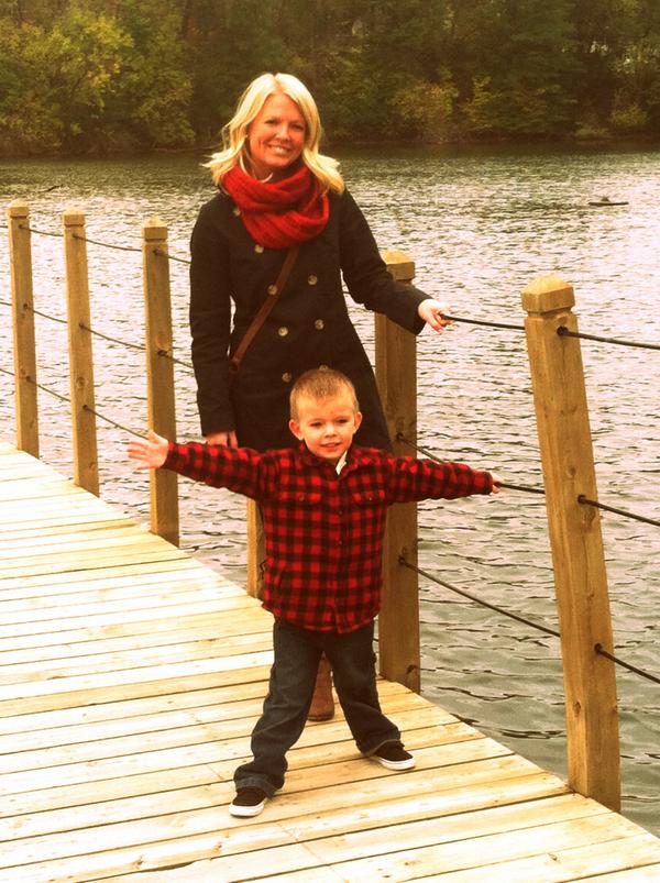 LindsayFarnell's tweet image. &quot;Mom you look adorable&quot;  me-you know what adorable means? &quot;yeah, you look like a zombie&quot;#keepsmehumble #christmaspics