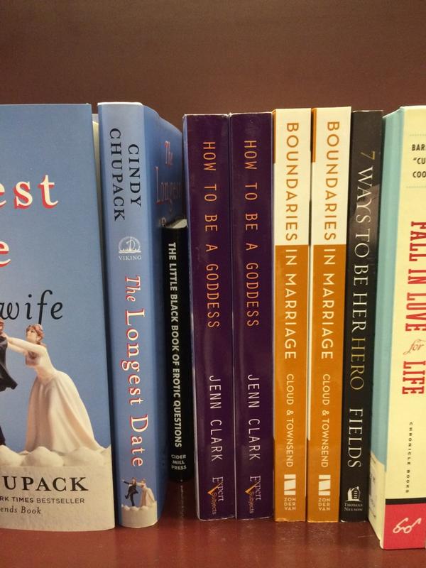 JennX30's tweet photo. My book is available at my very favorite bookstore!  Thanks @vromans for asking me to sign copies!  @ExpertSubjects http://t.co/jzh5ptRbys