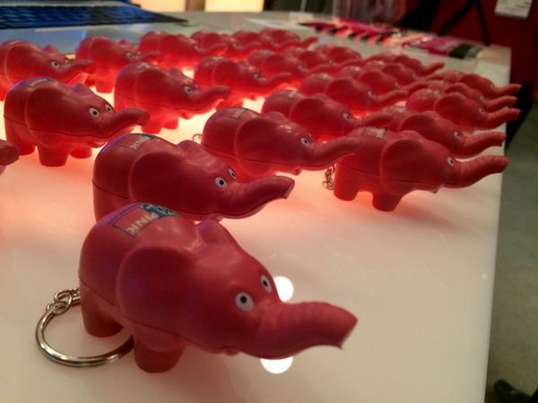 ChadWhaleyFP's tweet photo. Go pink with @theitilexperts #fruDevCon @FruitionPartner http://t.co/Zh8DHwjQJc