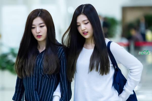 Red Velvet Global on Twitter: "[FANTAKEN] 141006 레드벨벳 Red Velvet 슬기 SEULGI  & 조이 JOY @ 김포공항 Gimpo Airport http://t.co/o1WOvuE6BZ cr. amicute903  http://t.co/z5XxkzjbnY"