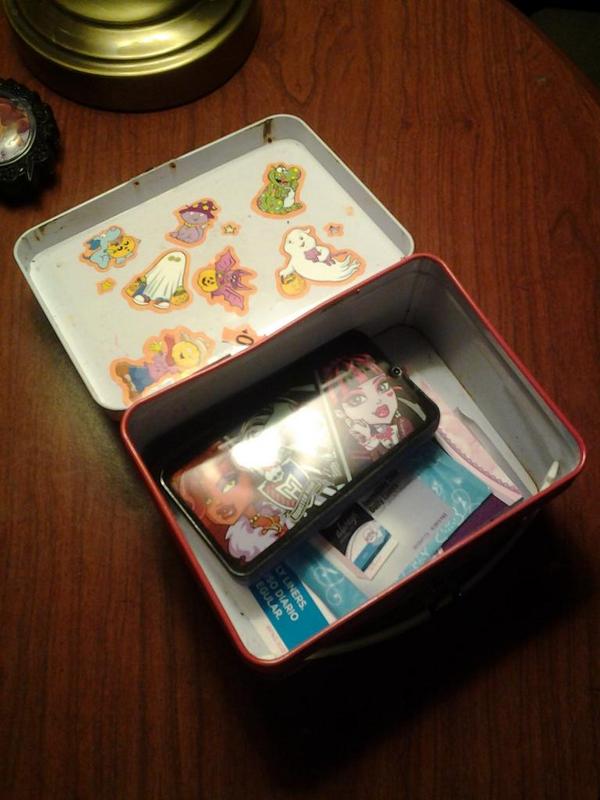 KittyMeowCutie's tweet photo. @beinggirl Look I made a girl Emergency Kit!  On Pheed I'm gonna make a video of a tutorial. http://t.co/6Dna7s2V3S