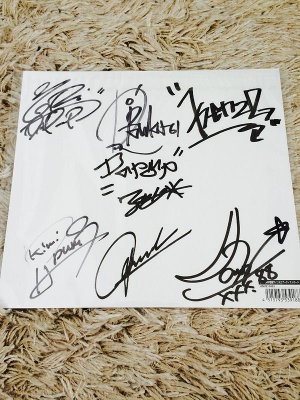 特典で メンバー直筆サインも 付いて来ました❗️^ ^ 全て手書きなん